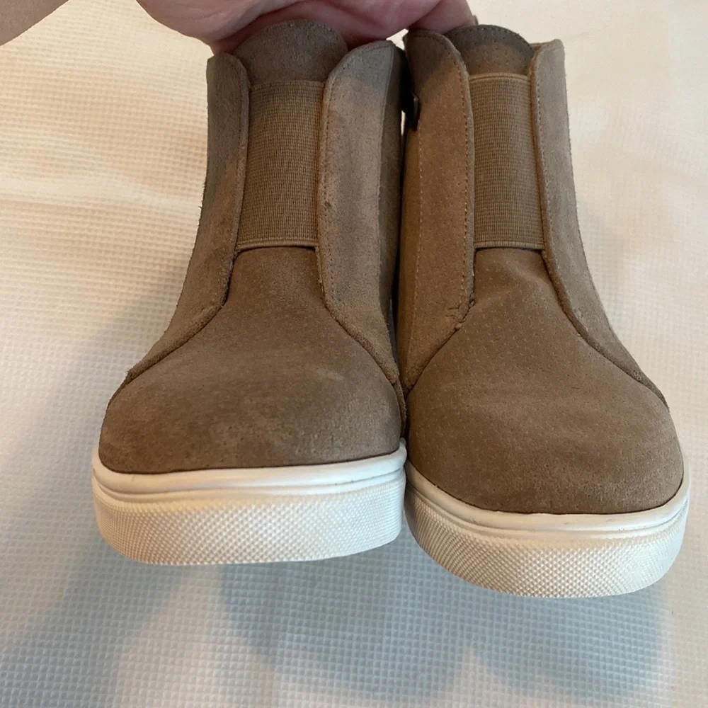 Blondo Gatsby Wedge Waterproof Sneakers Size 5.5 M